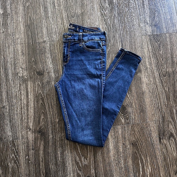 Hollister Super Skinny Jeans - Picture 1 of 6